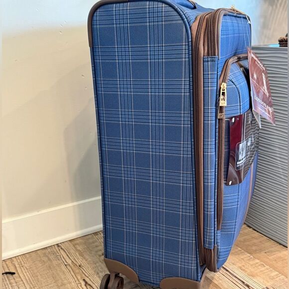 London Fog Brentwood III 20” Carry-On Spinner Luggage Light Exp. Suitcase Wheel - Picture 10 of 13